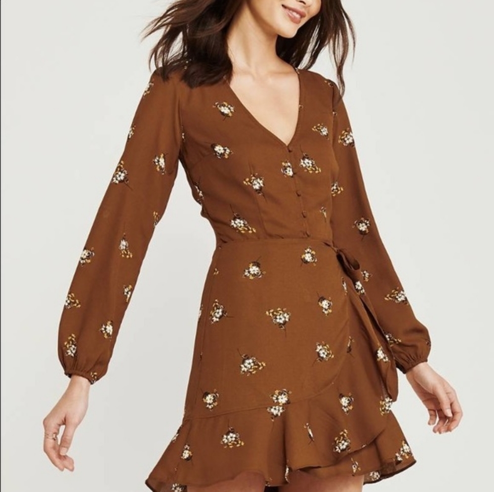 [NWT] A&F Ruffled floral wrap dress